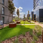 Apartment Bright In With Air Conditioning & Parking By Renters