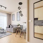 Bright In With Air Conditioning & Parking By Renters Apartment