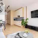 Bright In With Air Conditioning & Parking By Renters *