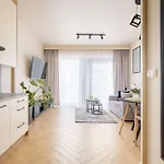 Bright In With Air Conditioning & Parking By Renters