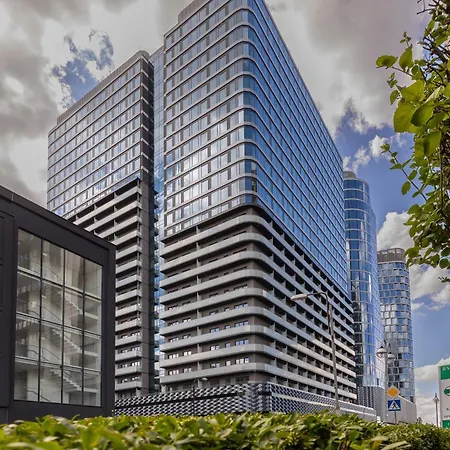Bright In With Air Conditioning & Parking By Renters Apartman
