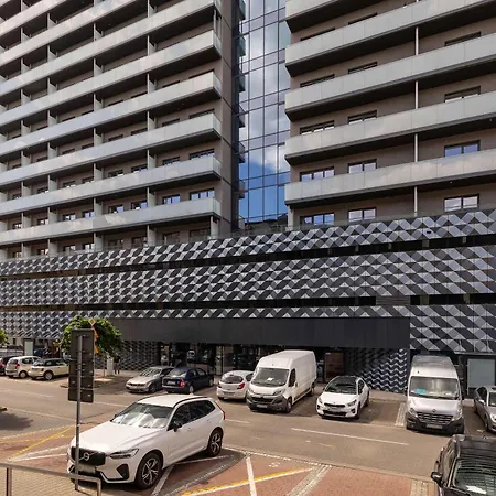 Bright In With Air Conditioning & Parking By Renters Apartament *