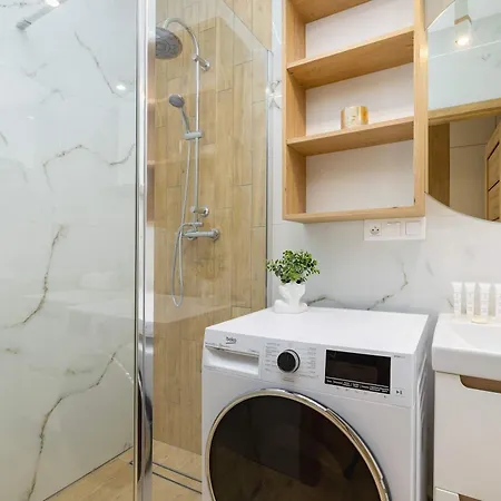 Apartman Bright In With Air Conditioning & Parking By Renters *