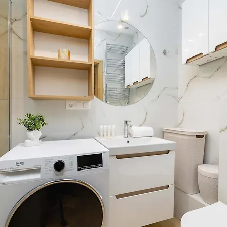 Bright In With Air Conditioning & Parking By Renters アパート カトヴィツェ