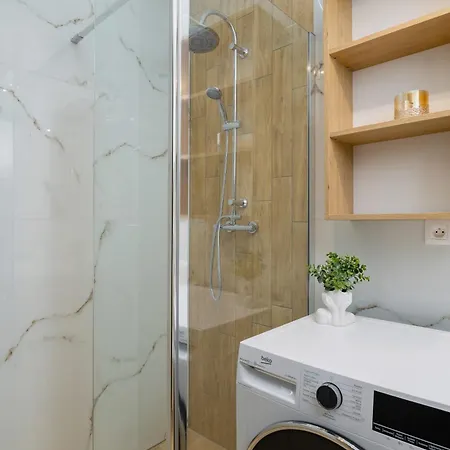 アパート Bright In With Air Conditioning & Parking By Renters カトヴィツェ