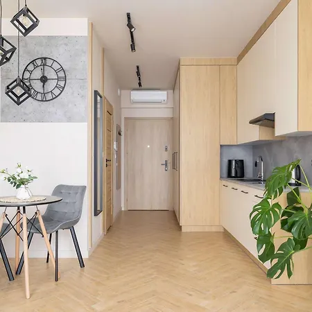 Bright In With Air Conditioning & Parking By Renters Apartman *