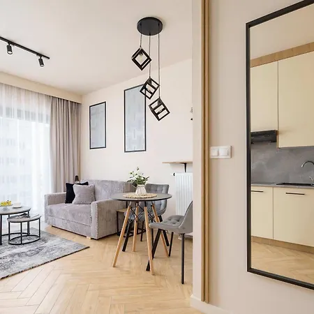 Bright In With Air Conditioning & Parking By Renters Apartman