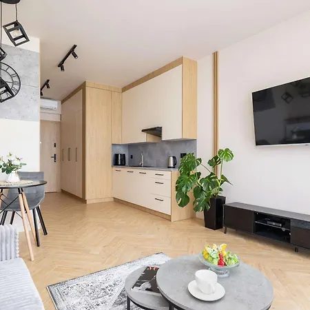 Bright In With Air Conditioning & Parking By Renters *
