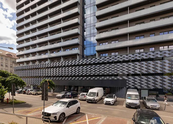 Bright In With Air Conditioning & Parking By Renters Apartament *