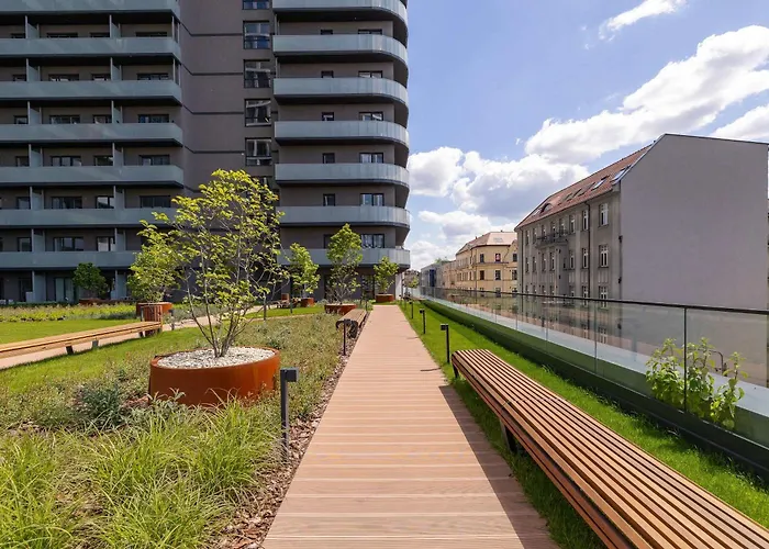 Bright In With Air Conditioning & Parking By Renters Apartament