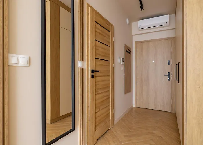 Apartament Bright In With Air Conditioning & Parking By Renters