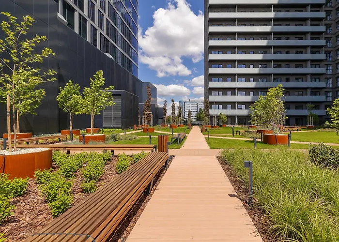 Bright In With Air Conditioning & Parking By Renters Katowice