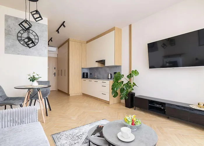 Bright In With Air Conditioning & Parking By Renters *